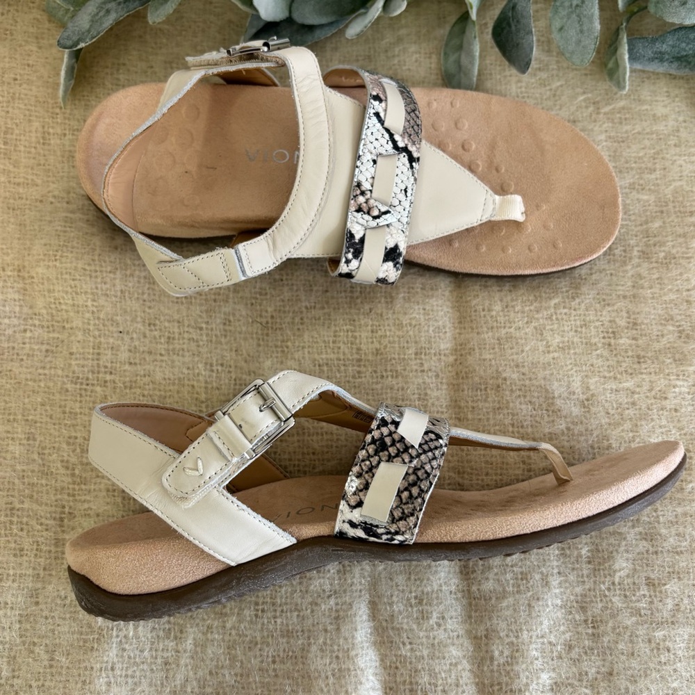 Vionic Lupe thong sandal cream snake pattern women size 9.5